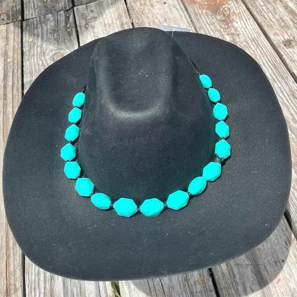 Black cowgirl hat